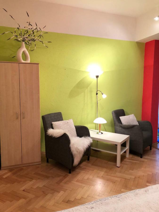 Appartamento Apartmán Orchidej u Vřídla Karlovy Vary Esterno foto