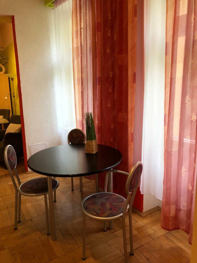 Appartamento Apartmán Orchidej u Vřídla Karlovy Vary Esterno foto