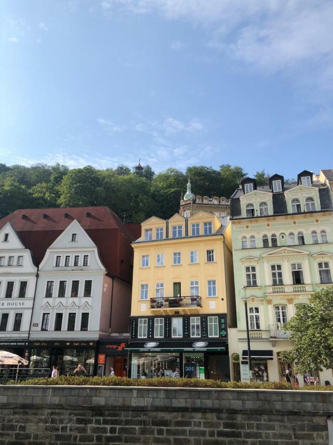 Appartamento Apartmán Orchidej u Vřídla Karlovy Vary Esterno foto